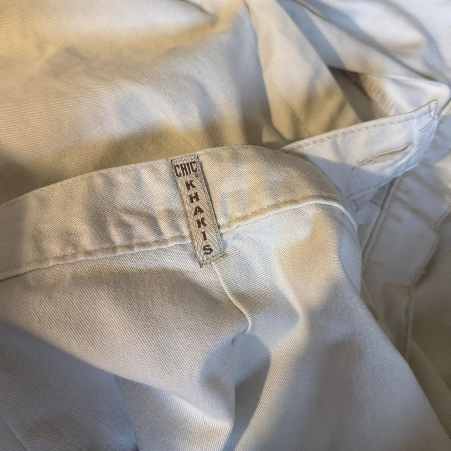 White pleated cotton shorts